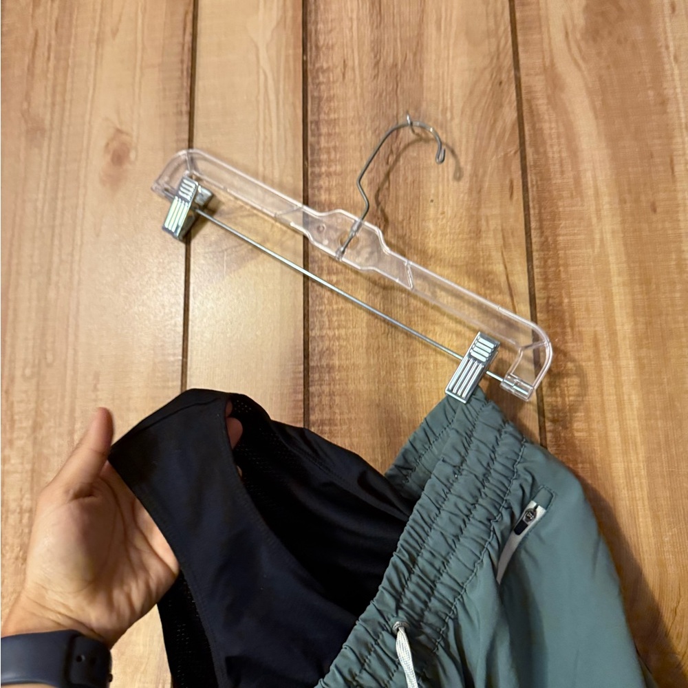 Vuori Clementine 2.0 Short 4" $58 Retail - Picture 5 of 10
